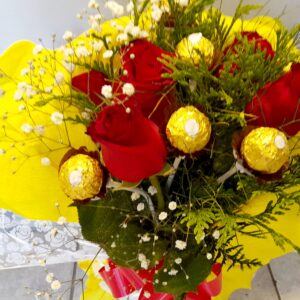 Ramo 6 rosas y bombones.